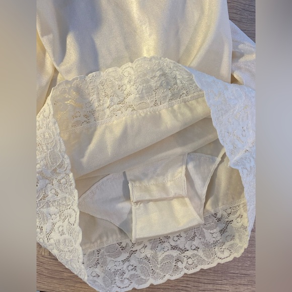 Vintage 1970s Victoria's Secret White Lace Bridal Shapewear Slip Union Made Sz L - Picture 6 of 10